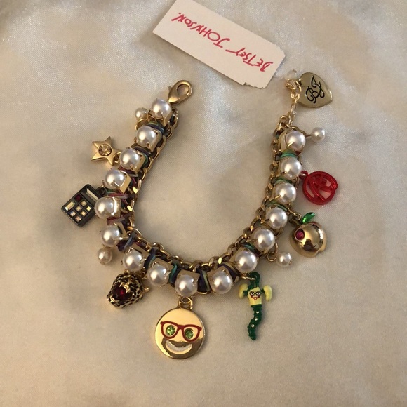 Betsey Johnson Gold Tone & Faux Pearl Back To School Charm Bracelet NWT - Picture 5 of 16